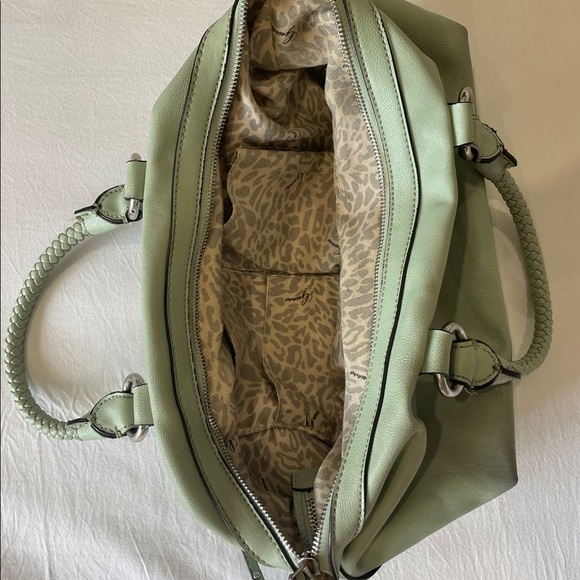 It’s original Guess bag I had hardly used it six months that do not continues - Picture 5 of 6